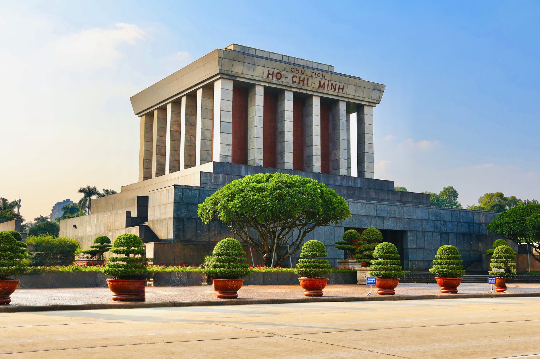 Mauzoleum Ho Chi Minha w Hanoi, monumentalna bryła budynku
